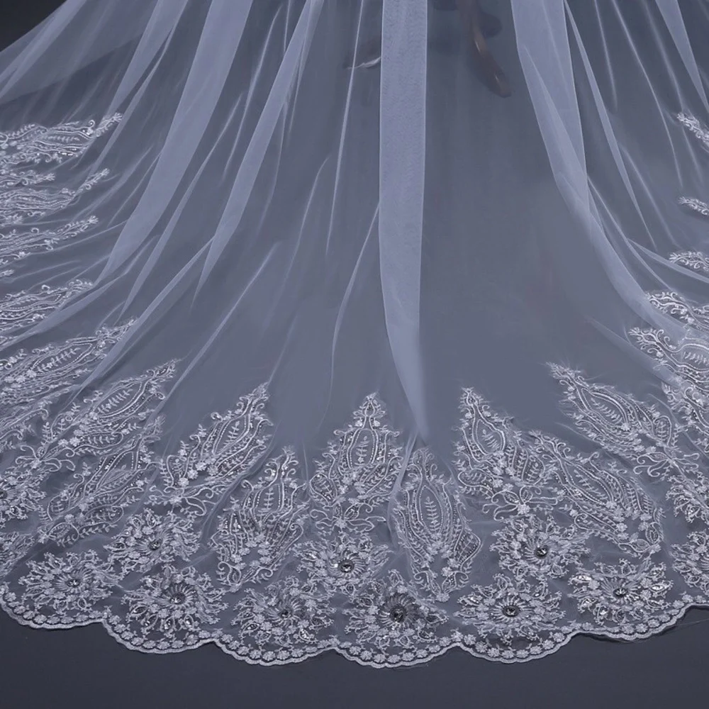 Long Lace-Edged Bridal Veil in White 3M